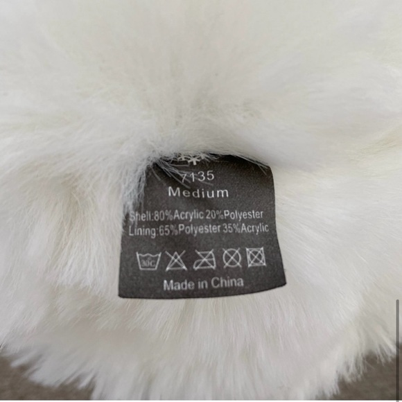 ☮️💟 DONATED BARTS UK▪️White Aztec Inspired Trapper Hat - Picture 5 of 5